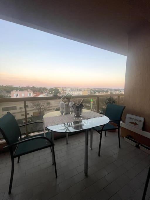 Appartement Vue Mer, 5Min A Pied De La Plage, Parking Prive Vallauris Exterior photo