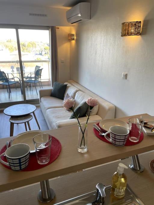 Appartement Vue Mer, 5Min A Pied De La Plage, Parking Prive Vallauris Exterior photo